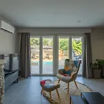Villa Omega Lévktron
