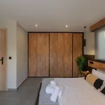 Omega Villa Lévktron