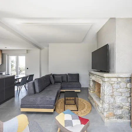 Omega Villa Lévktron