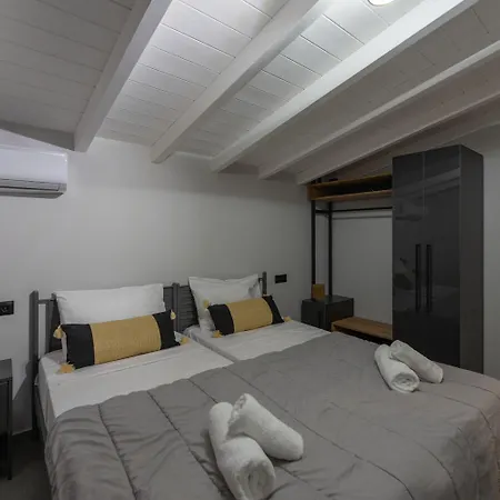 Omega Villa Lévktron