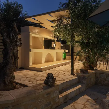Omega Villa Lévktron
