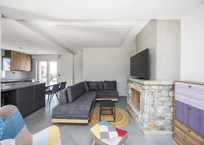 Omega Villa Lévktron