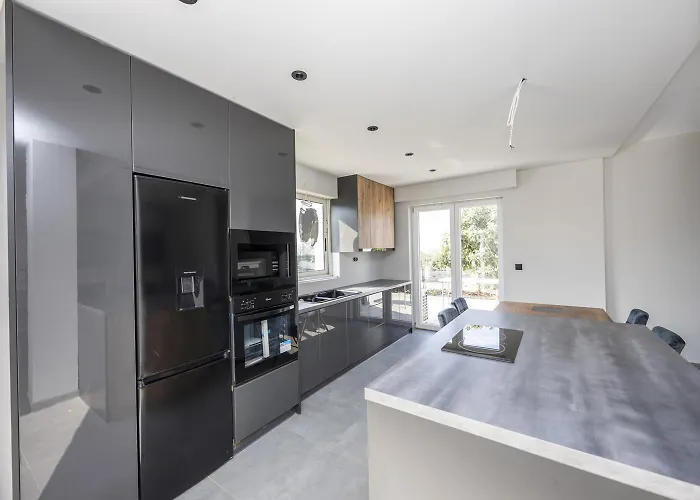 Omega Villa Levktron